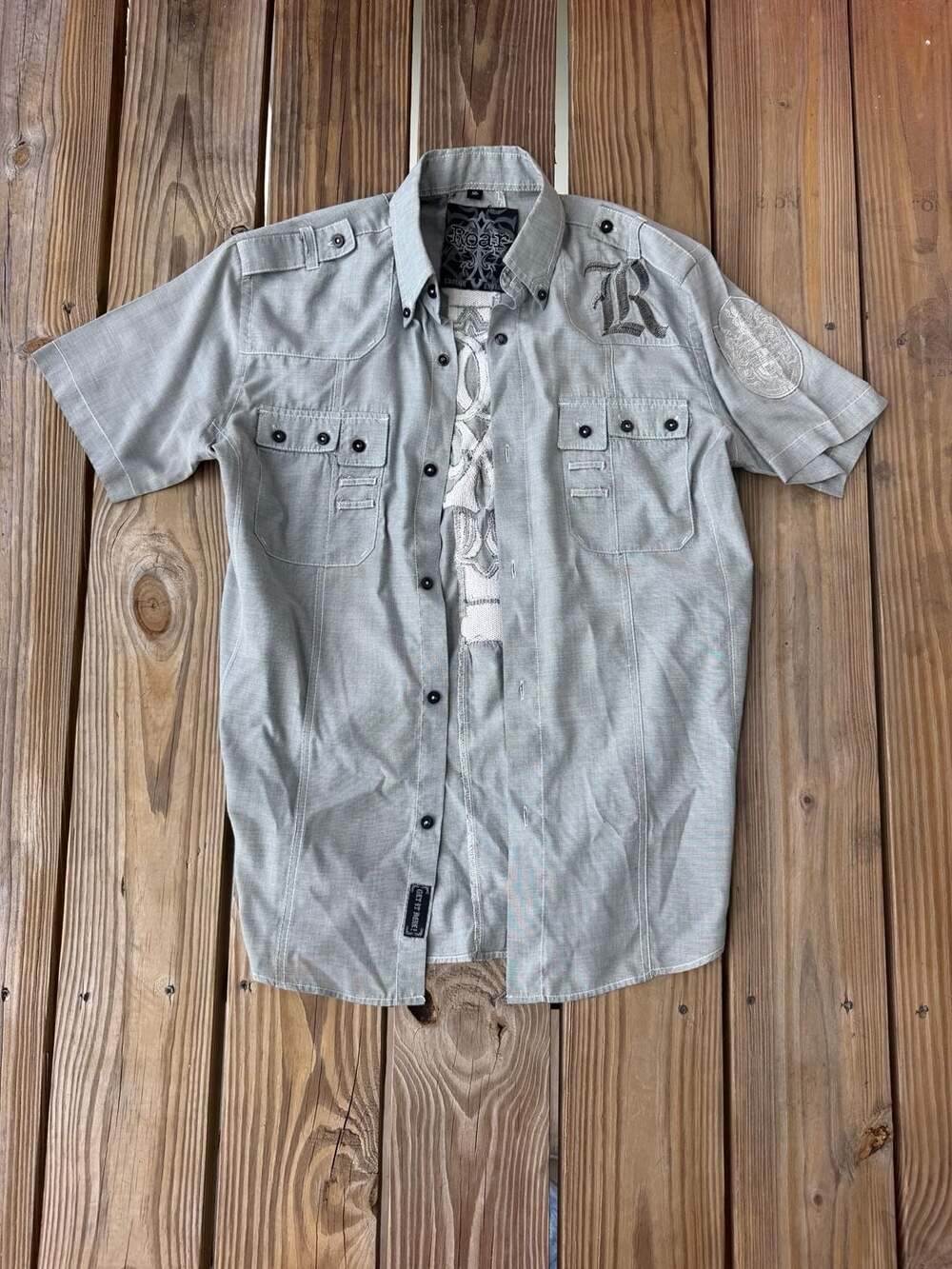 Roar Distressed Cross Shield Gray Long Sleeve Button Down Men's Shirt Size XL